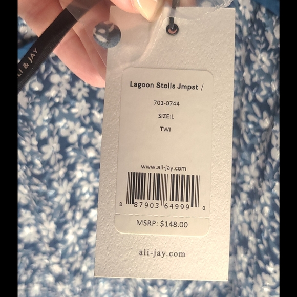 🆕️ Ali & Jay Blue & White Floral Cropped Jumpsuit - Picture 11 of 16